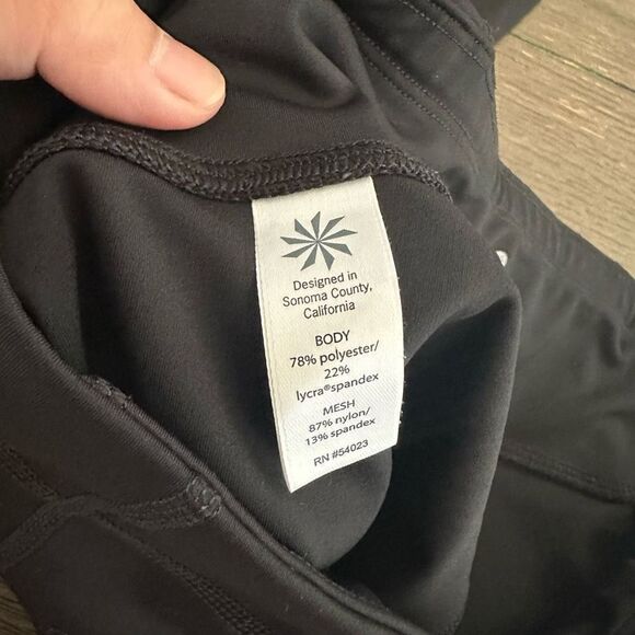 ATHLETA Women’s Black Mesh Capri Leggings size small - Picture 6 of 8